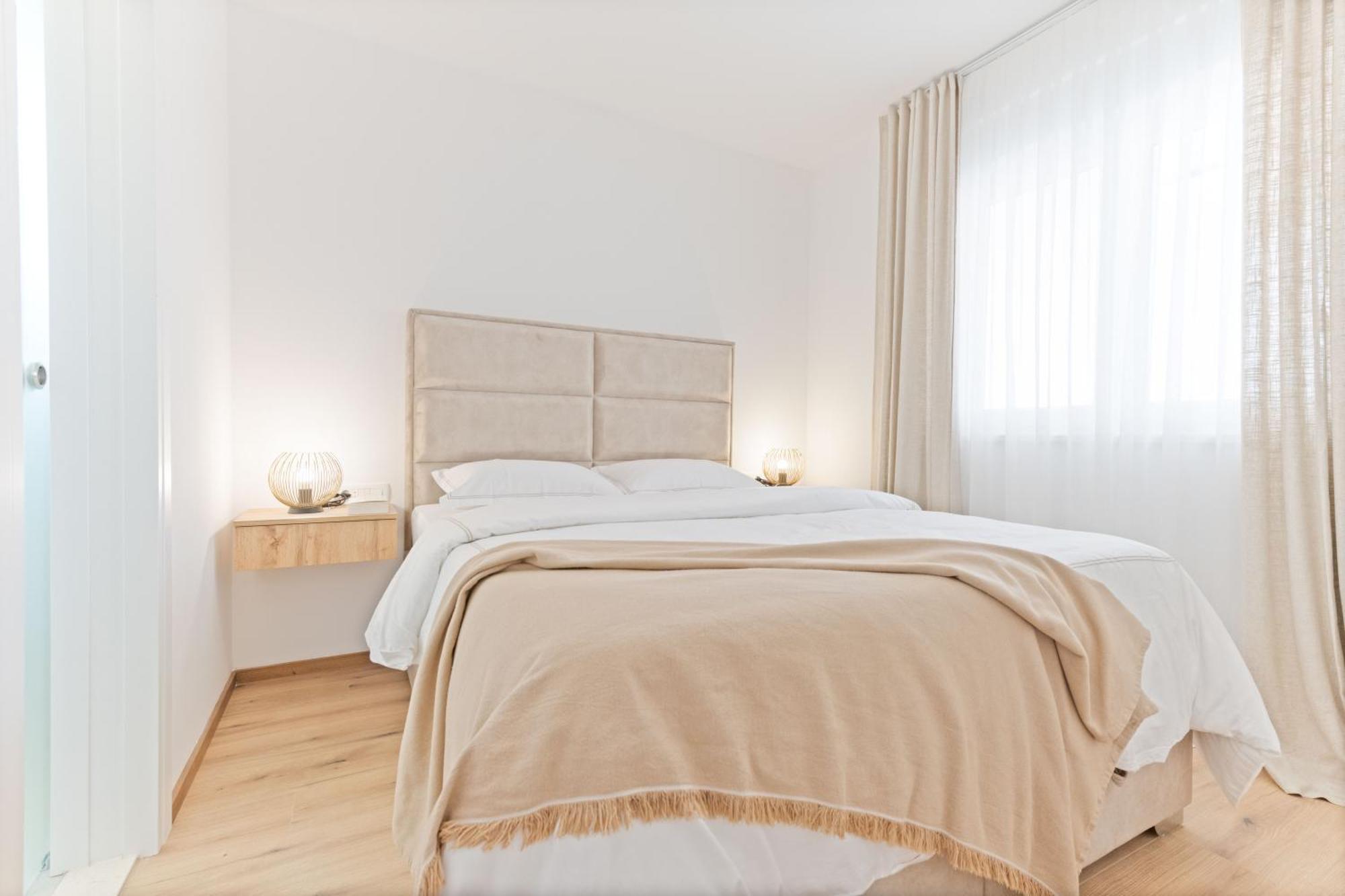 Lush Suites Trogir Bagian luar foto